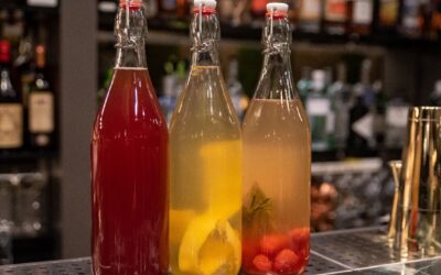 Aprender coctelería como experiencia: más allá de preparar un buen cóctel
